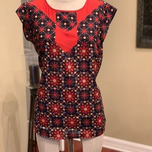 Limited silky-feeling top